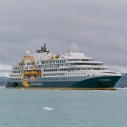 Rejs ekspedycyjny na Spitsbergen – czym różni się od zwykłego rejsu?