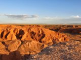 Wycieczka do Bayanzag: Flaming Cliffs w pustyni Gobi w Mongolii, słynne czerwone skały znane z odkryć skamieniałości dinozaurów. #33