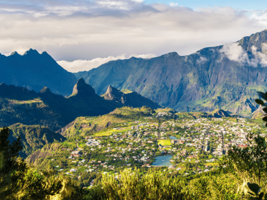 Reunion - miasto w kalderze