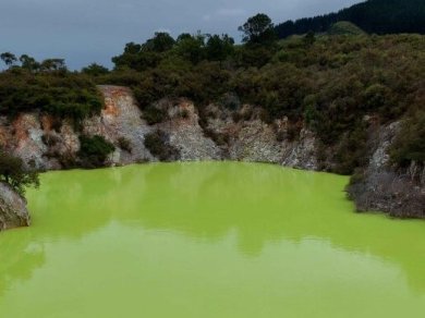 diabelskie jezioro rotorua nowa zelandia polski pilot