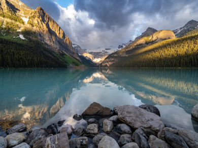 Lake Louise w Parku Narodowym Banff.