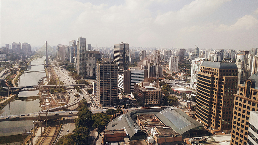Jedna z dzielnic Sao Paulo z góry. (Zdjęcie: Renan, Unsplash)