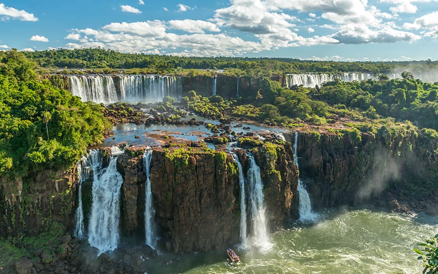 Piękne wodospady Iguazu, jedna z destynacji wycieczek z Prestige Tours.